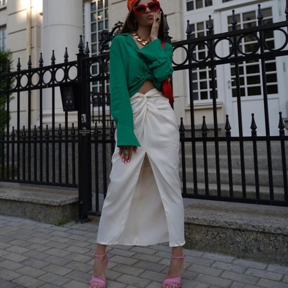 ZARA BLOGGERS FAV Satin Effect Skirt with Knot NWT - Picture 7 of 8